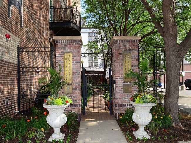 Entrance - The Riley - 1012 Douglas St Apartments