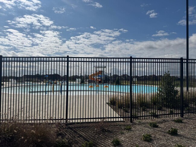 Foto del edificio - 5606 Pearl Vis Dr