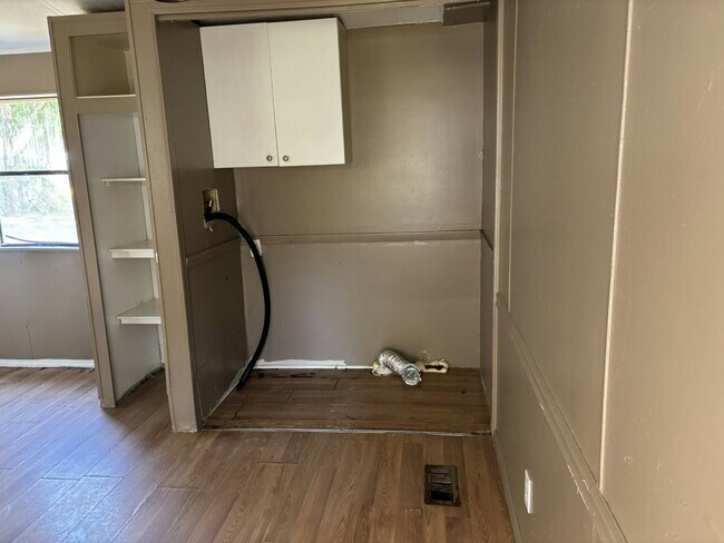 Building Photo - 11240 N Northwood Dr