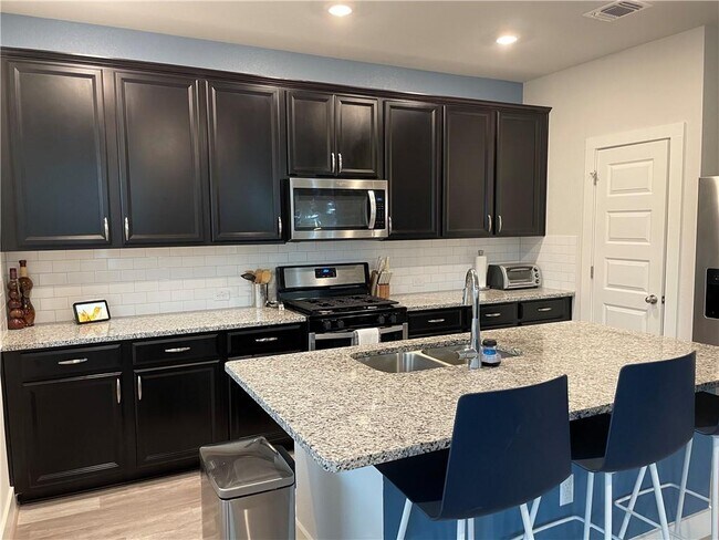 Building Photo - 7105 Silver Star Ln