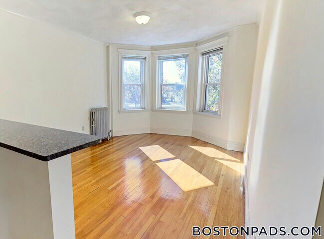 Building Photo - 195 Park Dr