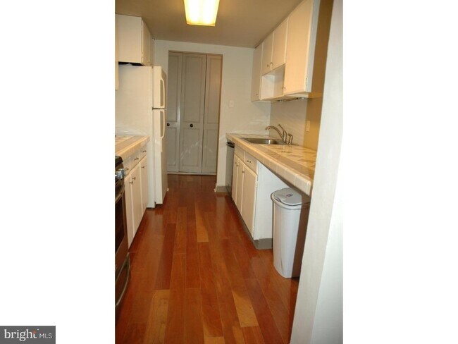 Building Photo - 294 Drummers Ln