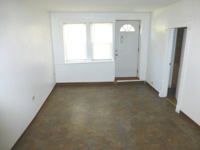 Building Photo - 2503 N Fairfield Ave