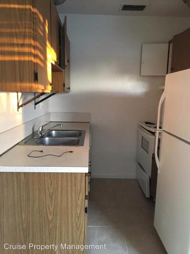 Building Photo - 466 Sunshine Dr
