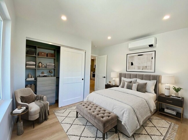 Building Photo - 3207 W 3rd St