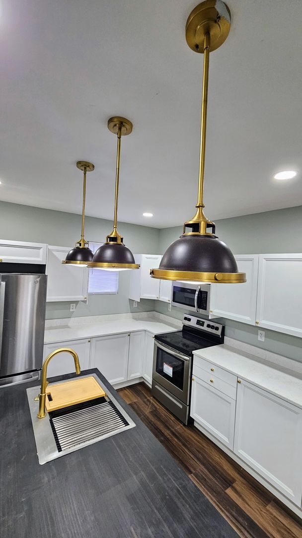 Foto del edificio - Stunning Renovation Ready for Your Finishing Touches!