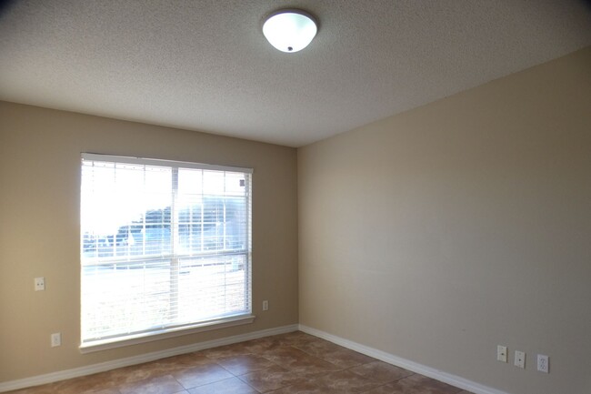 Foto del edificio - Great 4 Bedroom Home in Spencer Landing