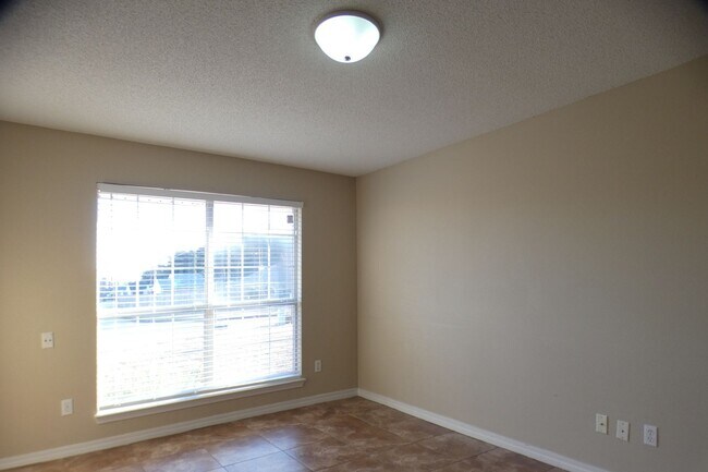 Foto del edificio - Spacious 4-Bedroom Home Spencer Landing