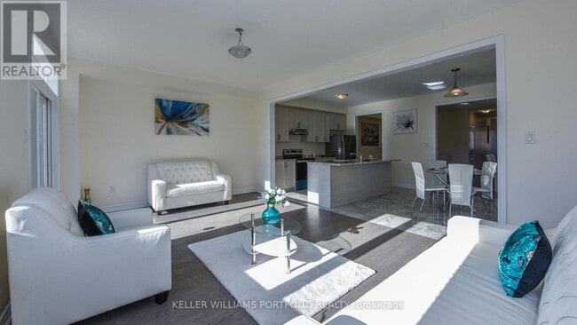 Building Photo - 10 Hashmi Pl