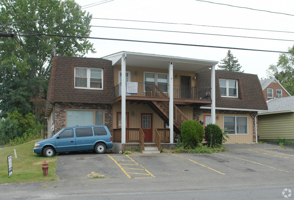 Foto principal - 2451 Albany Rd