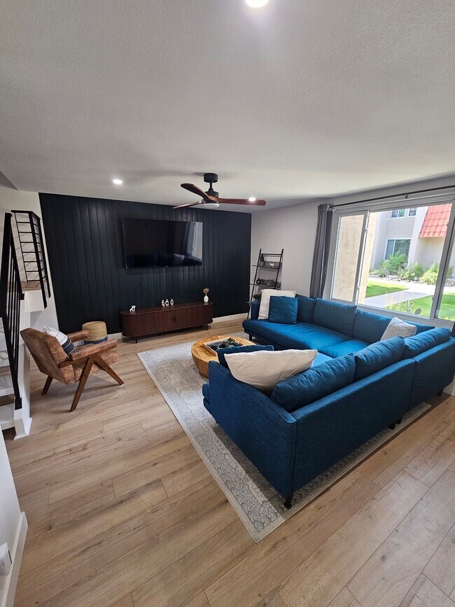 Building Photo - 266 E Via Escuela