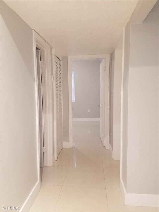 Building Photo - 2 br, 1 bath House - 5850 Hayes St
