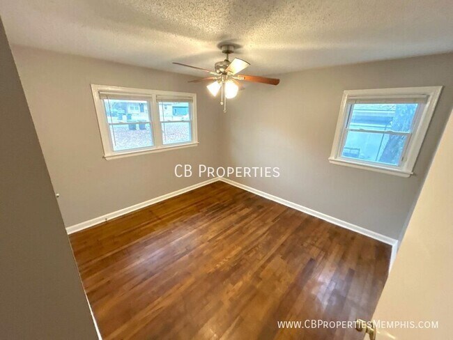 Foto del edificio - 3276 Aden St