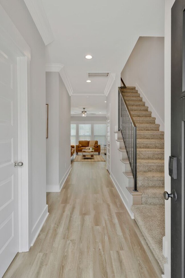 Foto del edificio - Sango Drive 3 Bedroom Townhomes For Rent!