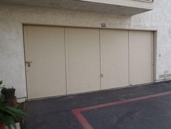 Building Photo - Single Story Condo in Port Hueneme