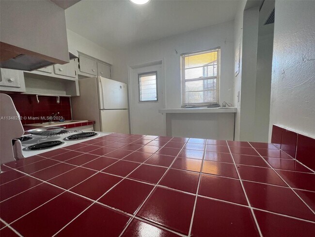 Building Photo - 20201 NE 29th Ct