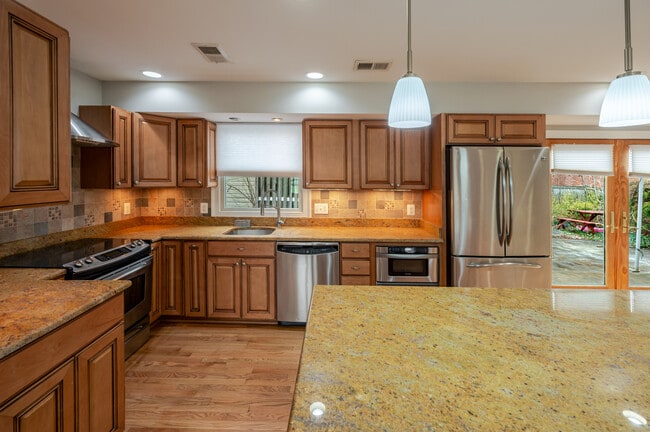 Building Photo - 5806 Flanders St