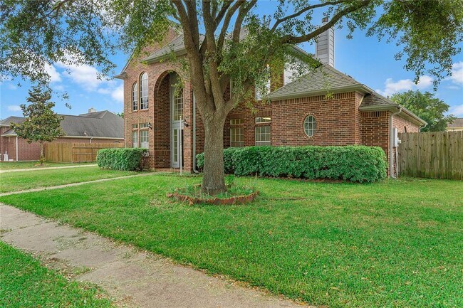 Building Photo - 17523 Somerset Grove Dr