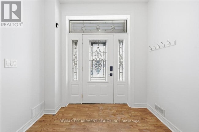 Building Photo - 51 Barnesdale Ave S