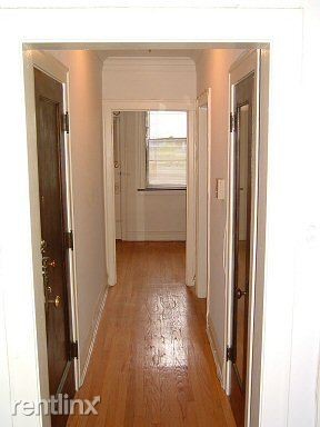 Building Photo - 1 br, 1 bath Apartment - Winnemac Manor