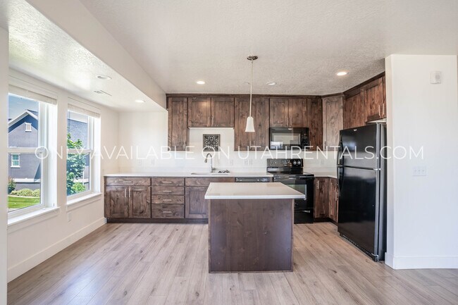 Building Photo - 726 S 1600 W