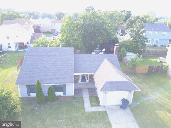 Foto del edificio - 13 Chandler Ln