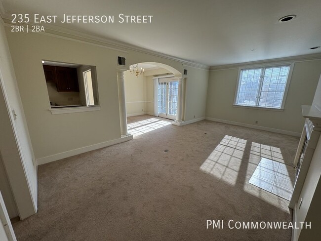 Building Photo - 2 Bed / 2 Bath Condo (Available Now)