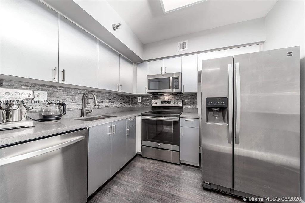 Foto principal - 3300 NE 191st St