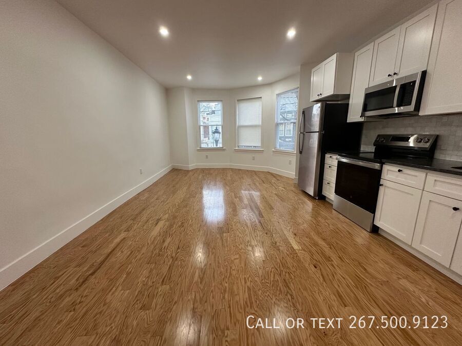 Foto principal - Large, Bi-level, newly renovated 2BR/2BA u...