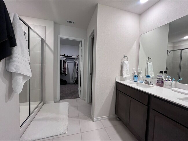 Foto del edificio - 1613 Sunny Grove Dr