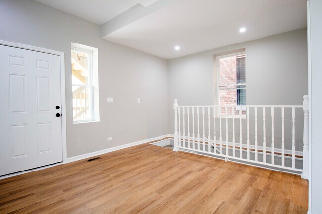 Building Photo - 838 S Miller St