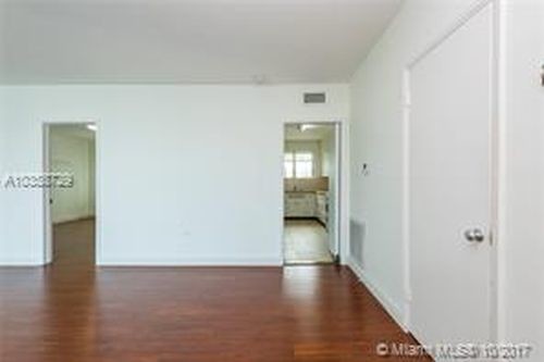 Foto del edificio - 10178 Collins Ave