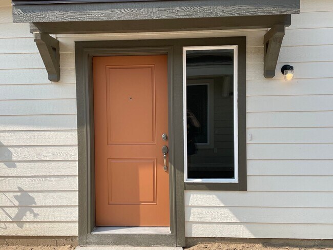 Foto del edificio - Newer 2 bedroom, 1 bath, 1 car garage home!