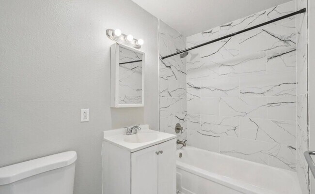 Foto del edificio - 3341 E Fountain Blvd