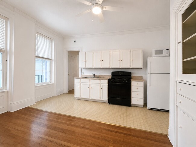 Building Photo - 346 S Rose St
