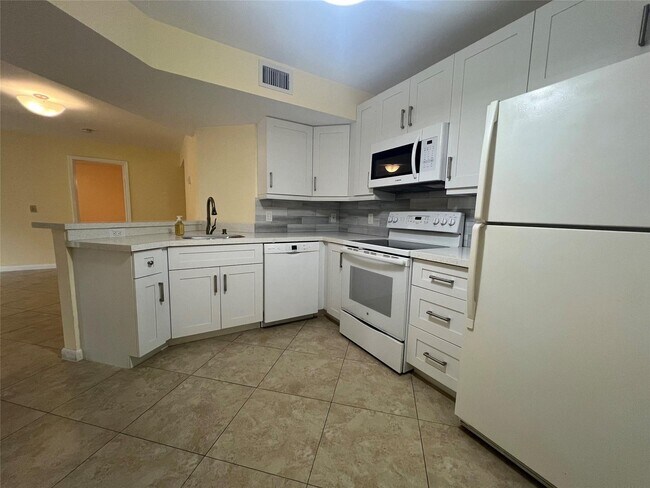 Foto del edificio - 8977 Wiles Rd