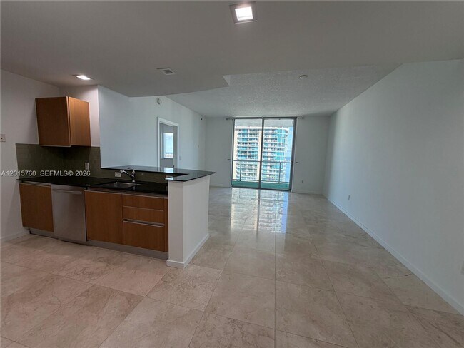 Building Photo - 1060 Brickell Ave