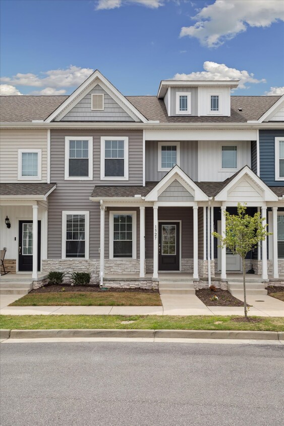 Primary Photo - 1527 Auckland Ct