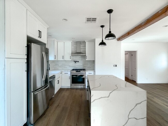 Building Photo - 13053 Venice Blvd