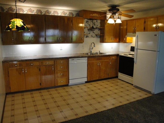 Building Photo - 621 3rd St #8