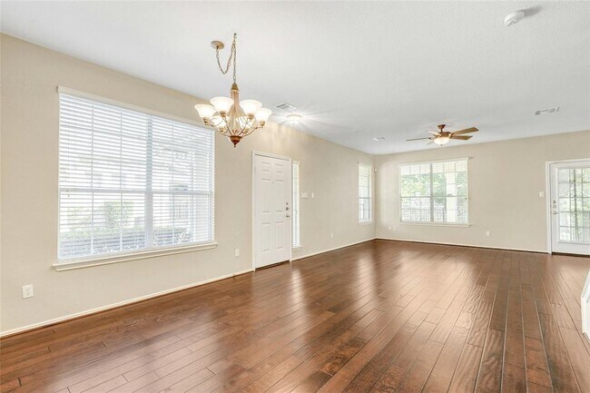 Foto del edificio - 1900 Scofield Ridge Pkwy