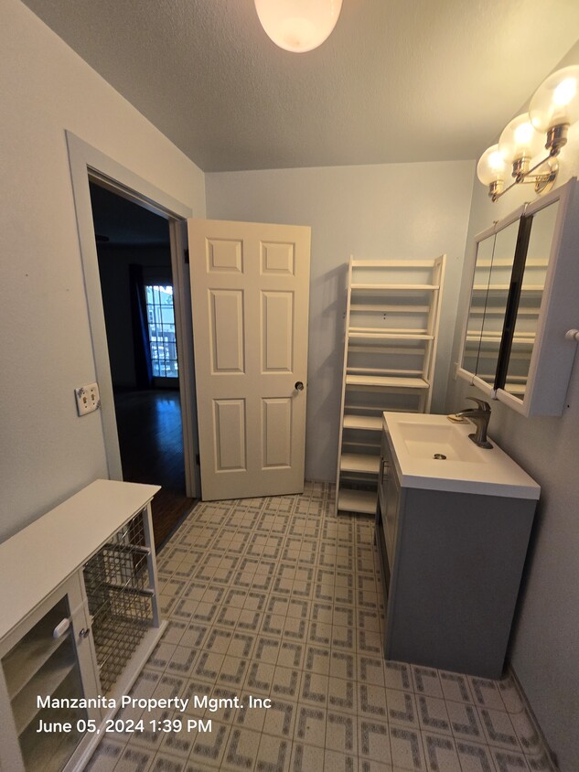 Foto principal - 17000 Walnut Ave