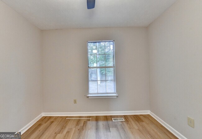 Foto del edificio - 2115 Glynmoore Dr