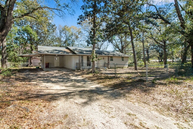 Building Photo - 876 E Walnut Ave