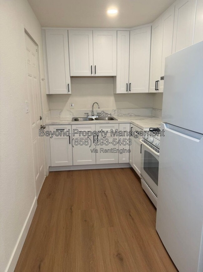 Building Photo - 2704 Highland Ave