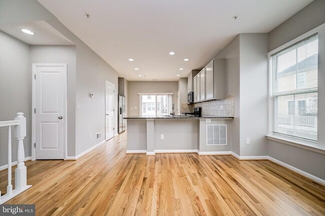 Foto del edificio - 252 Hemingway Dr