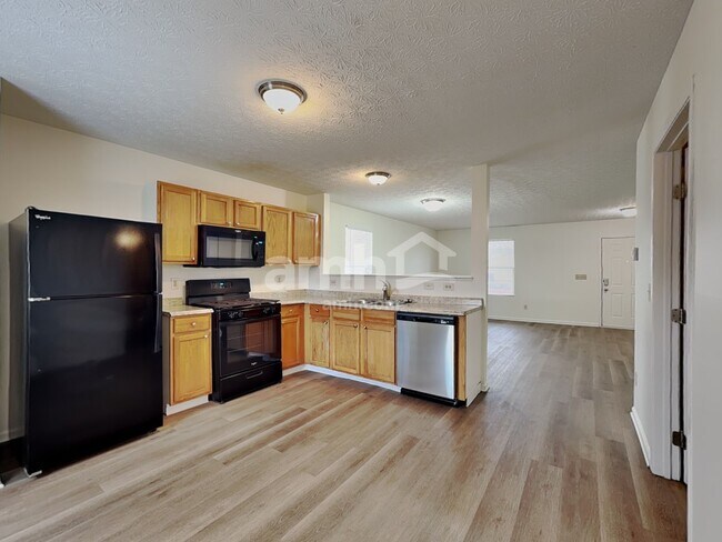 Foto del edificio - 7504 Hemrich Dr
