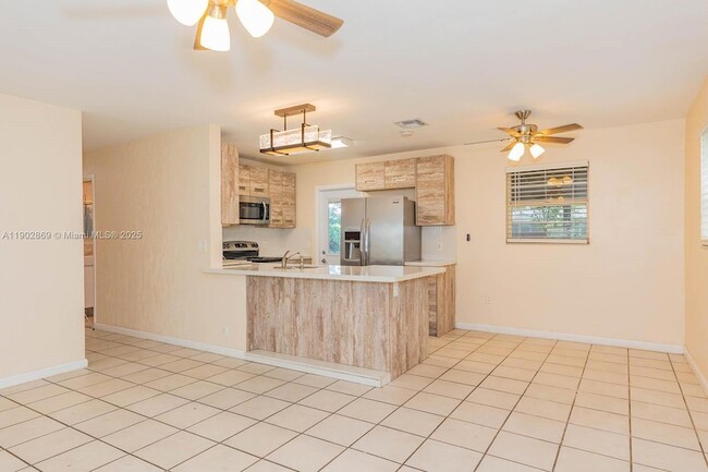 Photo - 1010 N 69th Way House