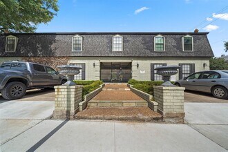 Building Photo - 3402 Garrott St