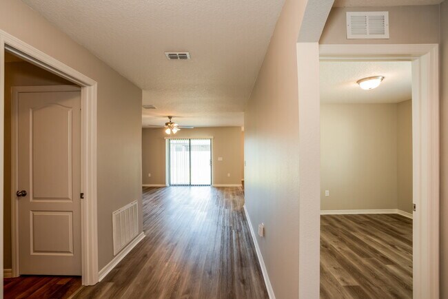 Building Photo - 944 Wynnmere Walk Ave
